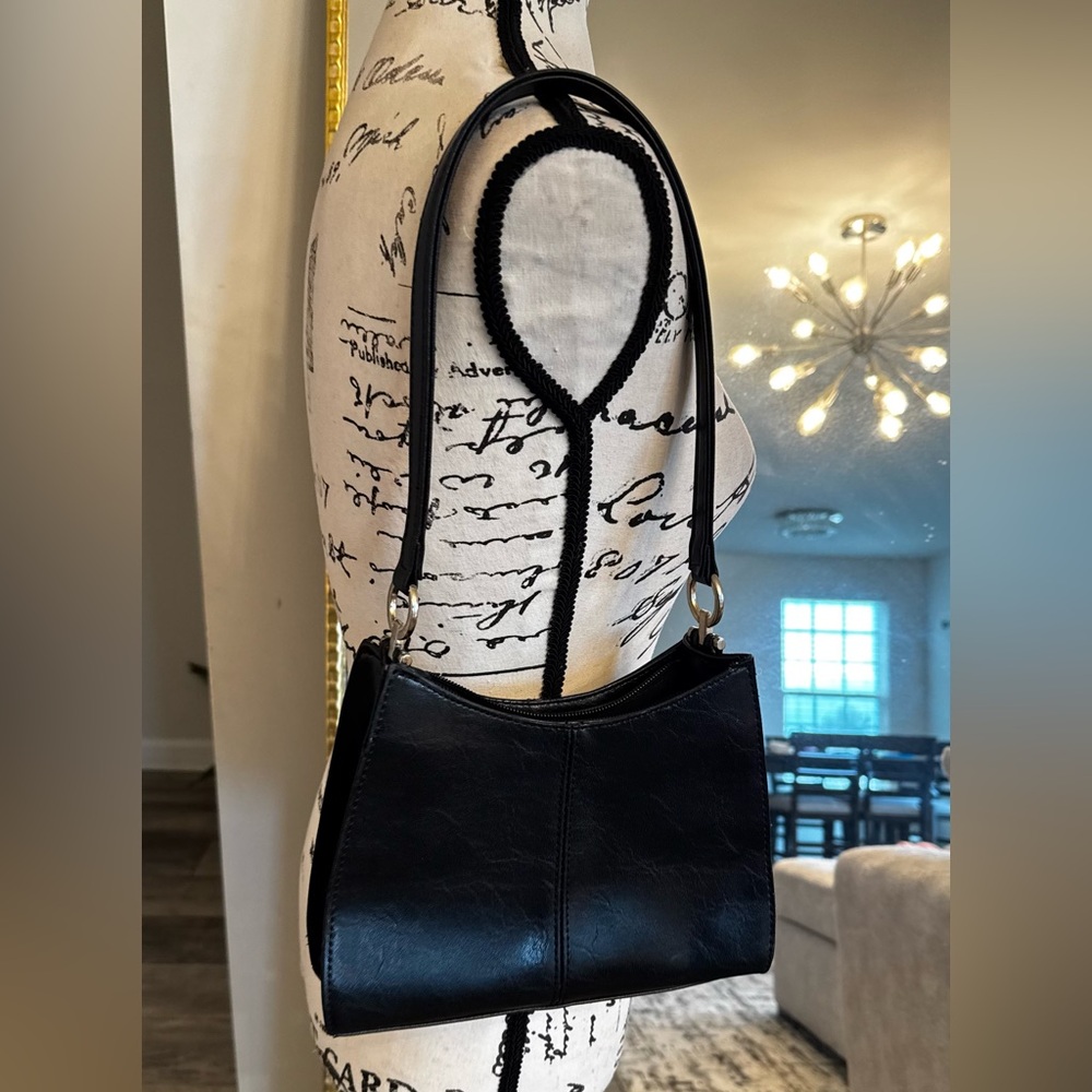 Liz Claiborne Classic Black Shoulder Bag